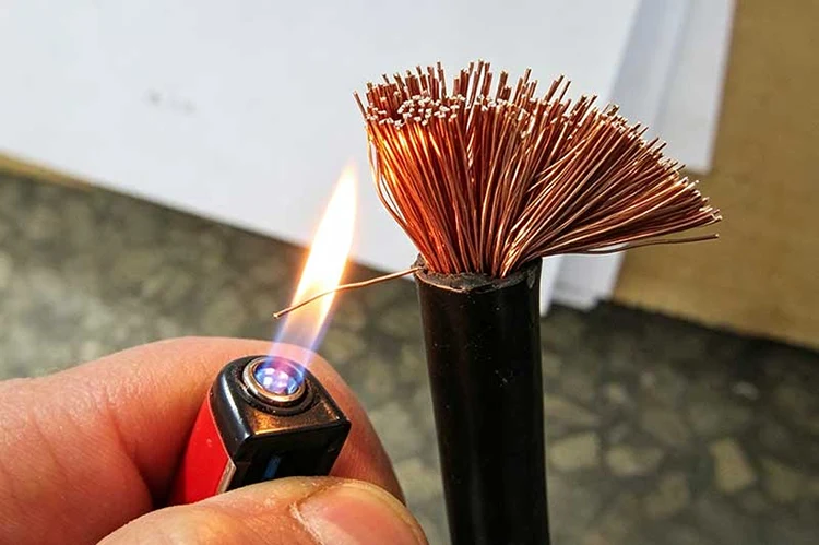 Insulating layer burning test of thick copper wire with lighter